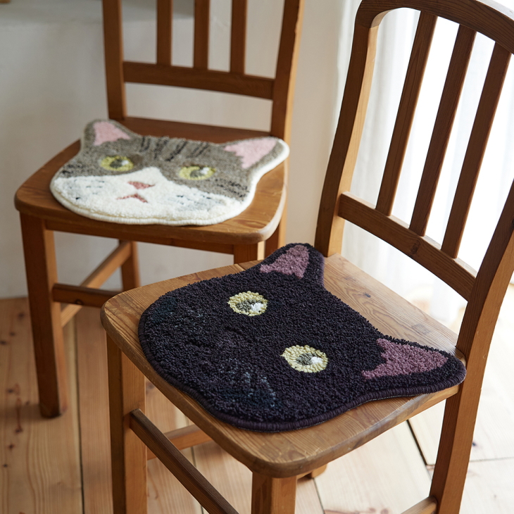 猫の顔を忠実に再現したネコカオマット