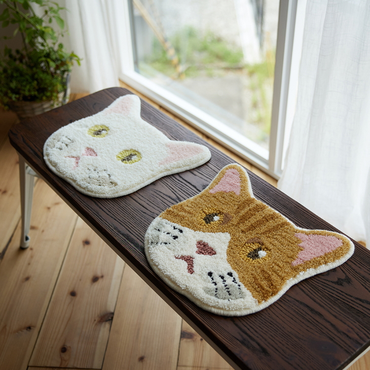 猫の顔を忠実に再現したネコカオマット